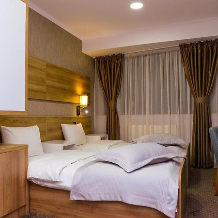 Hotel Ildis Jászvásár Kültér fotó